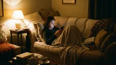 De ce pari sociabil, dar nu ai prieteni apropiați: semne subtile de distanță emoțională